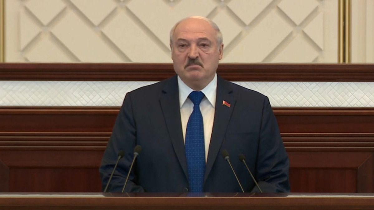 Лукашенко: "Это гибридная война"