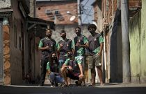A equipa da AfroGames, em plena favela