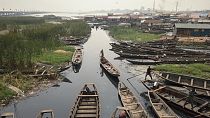 Nijerya'da nehirden balıkçı tekneleri/Arşiv