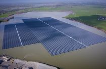 بزرگترین پارک شناور انرژی خورشیدی در اروپا چگونه کار می‌کند؟
