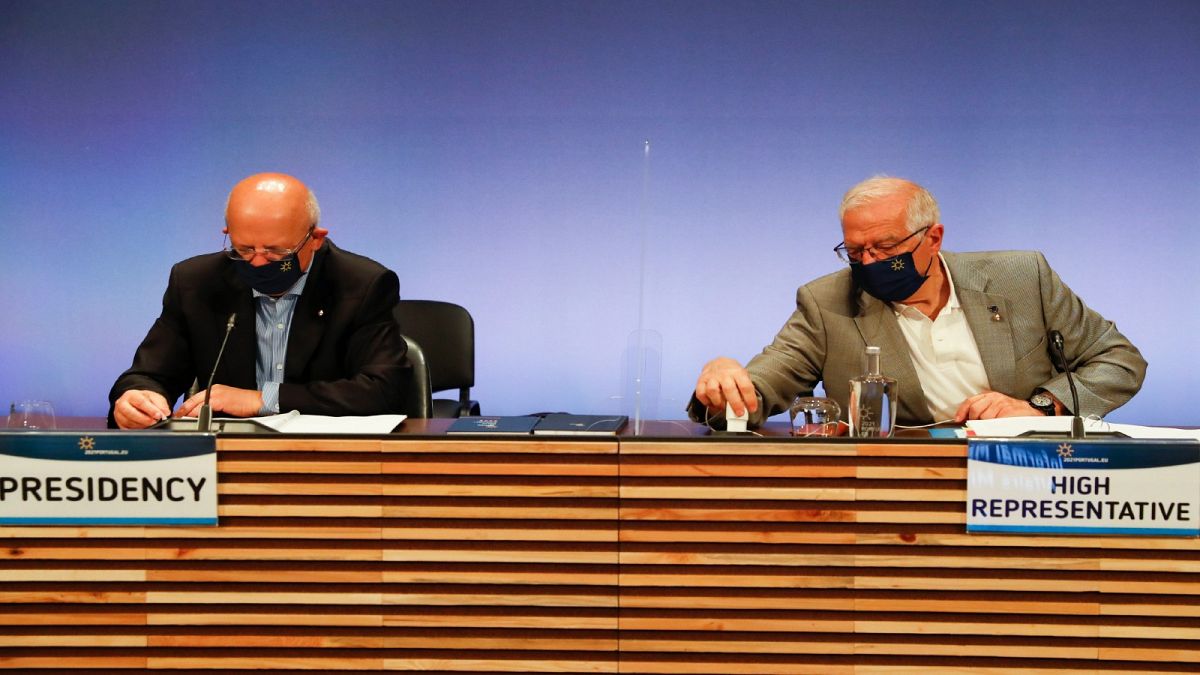 الممثل الأعلى للأمن والسياسة الخارجية بالاتحاد الأوروبي، جوزيب بوريل ووزير خارجية البرتغال، أوغستو سانتوس سيلفا، لشبونة،27 أيار/مايو 2021