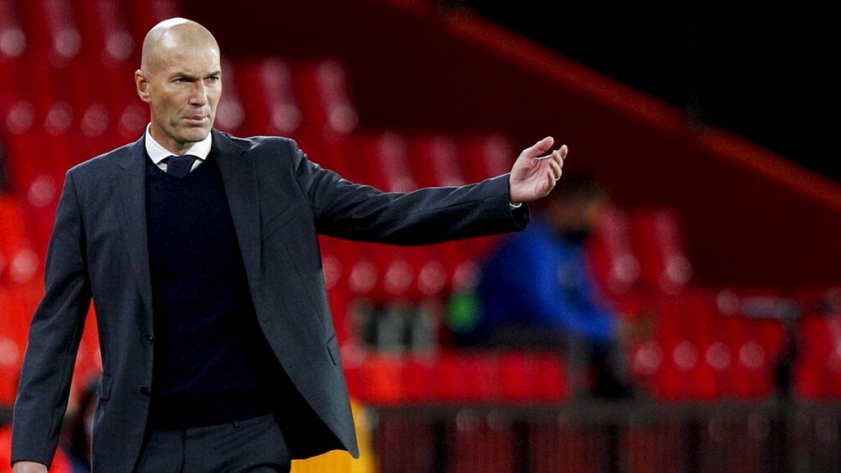 Zinédine Zidane még a Real edzőjeként, a Granada elleni bajnokin 2021. május 13-án.