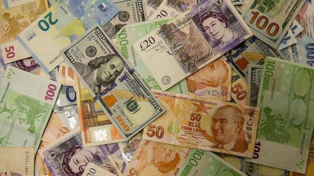 Dolar, Euro, Sterlin ve Türk Lirası para birimleri 