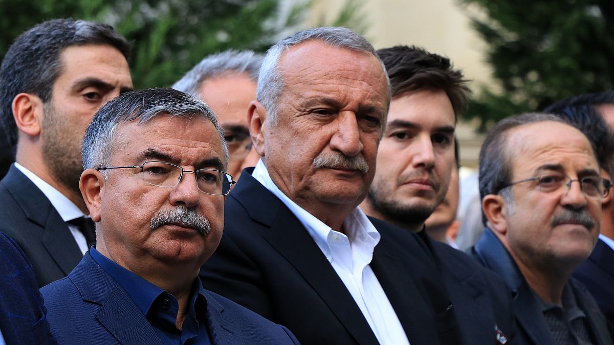 Eski İçişleri Bakanı Mehmet Ağar bir cenaze töreninde (Arşiv)
