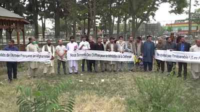 تعطیلی سفارت استرالیا در افغانستان و تجمع اعتراضی مترجمان سفارتخانه‌ها در کابل