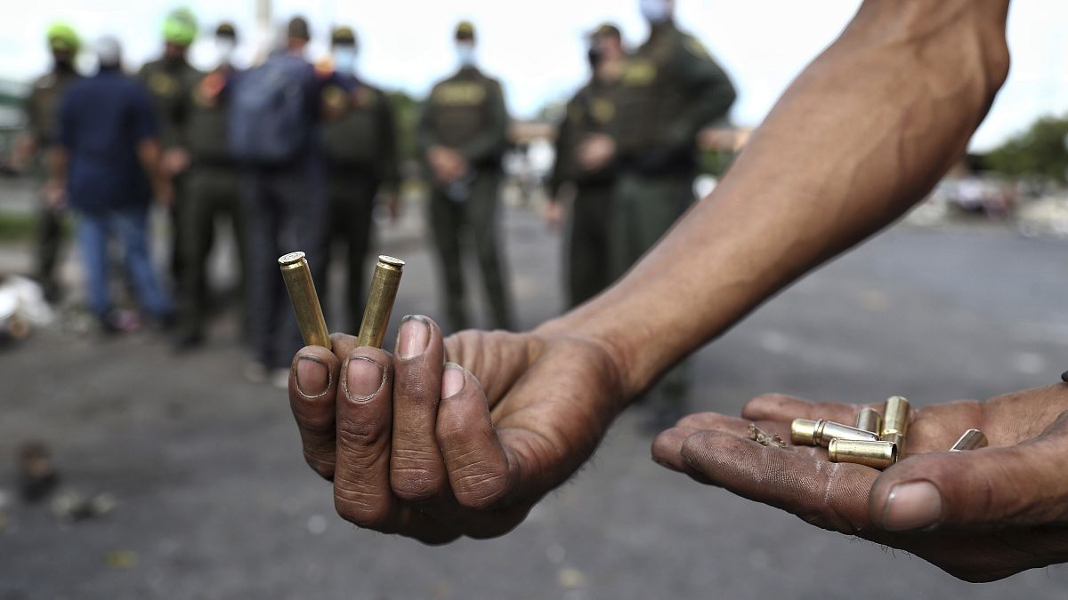 صور من احتجاجات الشارع في كولومبيا المناهض للحكومة. 