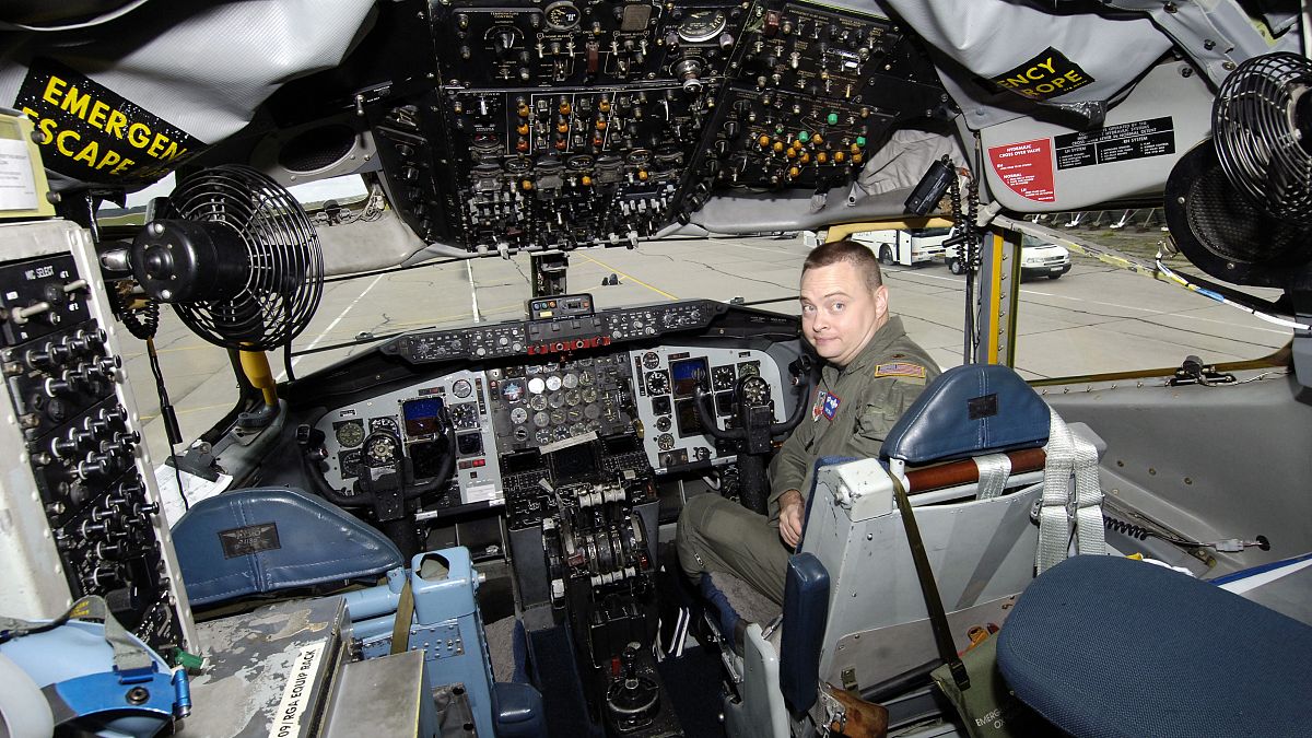 طائرة مراقبة أمريكية في قاعدة جوية عسكرية في جمهورية التشيك. 2007/07/31