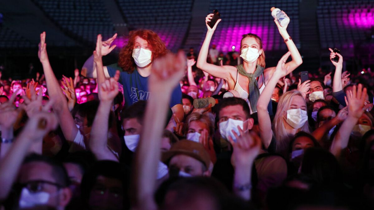 A total of 5,000 people attended the concert in Paris overseen by the public hospital authority
