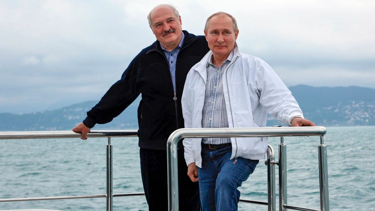 Viagem de barco entre Putin e Lukashenko embalada por protestos