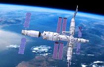 La primera nave de aprovisionamiento Tianzhou 2 se acopla a la estación espacial china