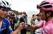 João Almeida com o vencedor do Giro2021, o colombiano Egan Bernal, após a 20.ª etapa