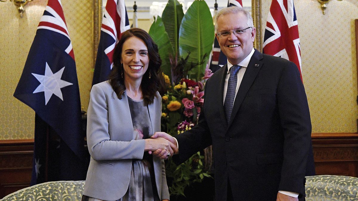 Yeni Zelanda Başbakanı Jacinda Ardern, (sol), Avustralya Başbakanı Scott Morrison