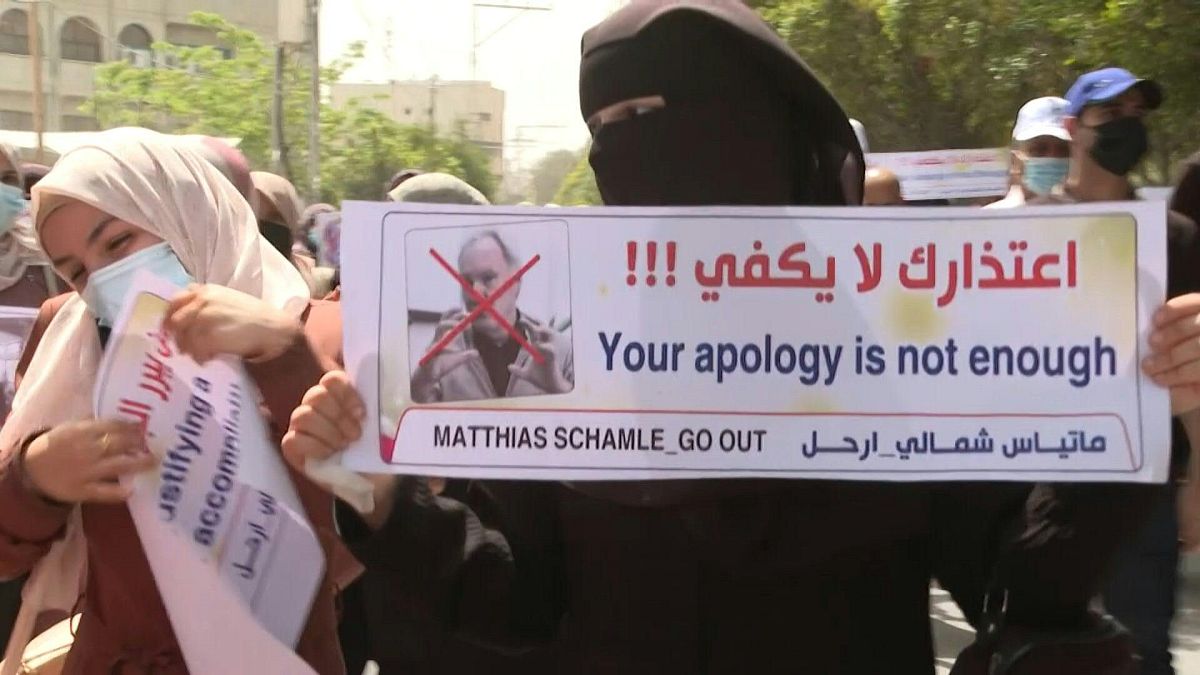 احتجاجات في غزة تطالب باستقالة ماتياس شمالي رئيس وكالة غوث اللاجئين الفلسطينيين (أونروا) 