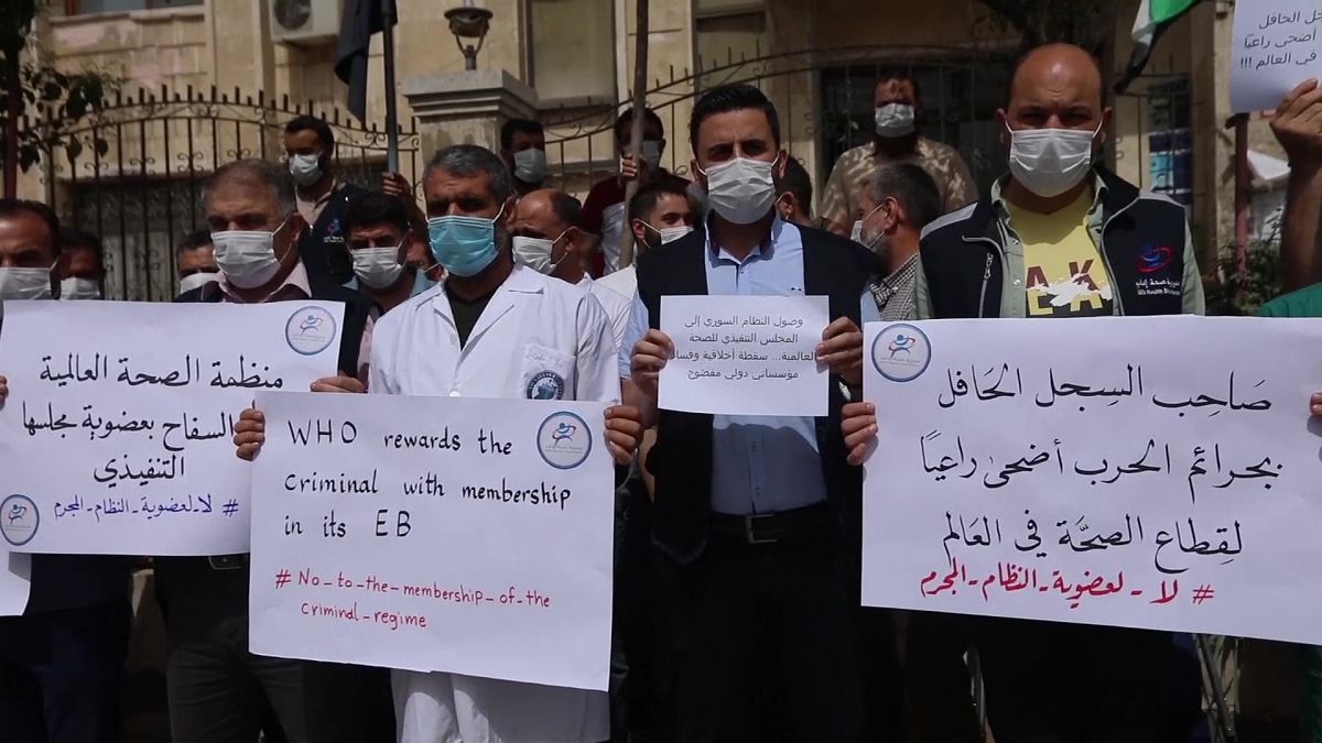 احتجاجات في إدلب ضد انضمام النظام السوري إلى المجلس التنفيذي في منظمة الصحة العالمية
