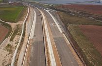 Empresa espanhola constrói estrada com cinzas de papel