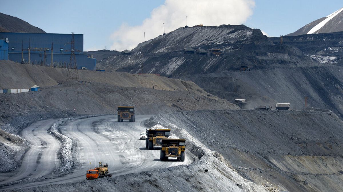 Kırgızistan, Kanadalı şirketin işlettiği Kumtor altın madeninin kontrolünü devraldı