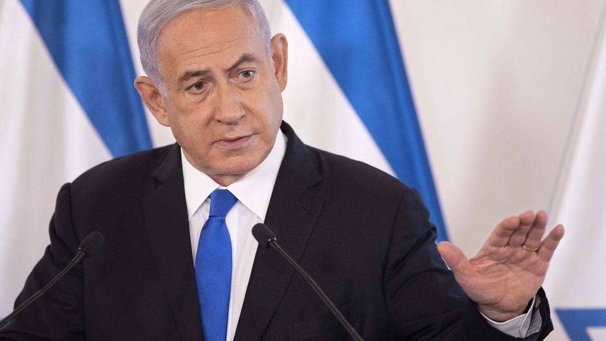 رئيس الوزراء الإسرائيلي بنيامين نتنياهو في قاعدة الحكيرية العسكرية في تل أبيب، إسرائيل، يوم الأربعاء 19 مايو 2021
