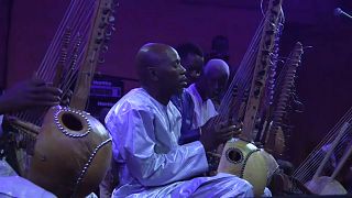 Mali: Ballaké Sissoko plays traditional kora music for peace and unity
