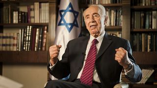 شمعون بيريز، الرئيس الإسرائيلي السابق، خلال لقاء صحافي (أرشيف)