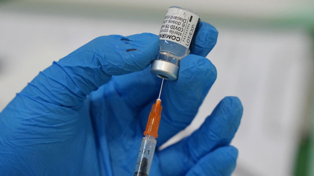 União Europeia começa a vacinar os adolescentes contra a Covid-19