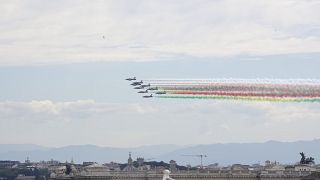 Nationalfeiertag in Italien: Grün-weiß-roter Himmel über Rom