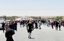 Suriye'nin Menbiç kentinde halk, YPG'nin gençleri silah altına alma uygulamasına karşı protesto gösterisi düzenledi