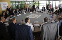 صورة من الارشيف - وزراء المالية ومحافظو البنوك في جلسة لمجموعة السبع