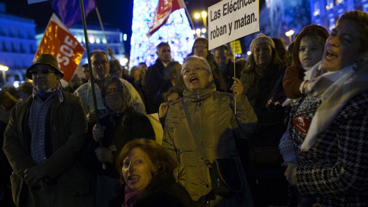 Archivo. Protesta contra la precariedad energética y los precios de la electricidad en España en 2016