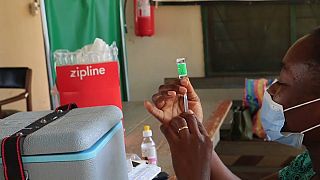 Vacunas llegadas desde el cielo, la pionera y efectiva solución de Ghana