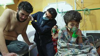 ضحايا لهجوم تقول منظمة حظر الأسلحة إن الجيش السوري استخدم فيه أسلحة كيميائية