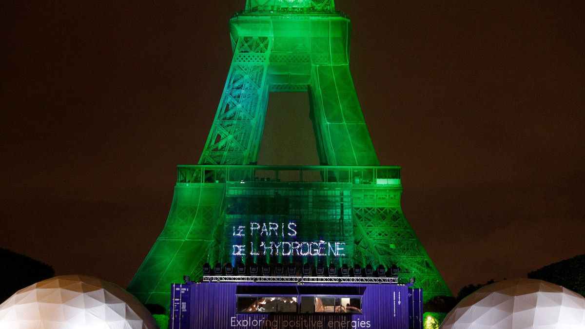 25 maggio 2021:  a Parigi, la torre Eiffel si illumina grazie all'idrogeno