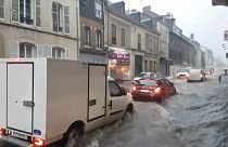 تصاویری از جاری شدن سیل در خیابانی در رنس فرانسه