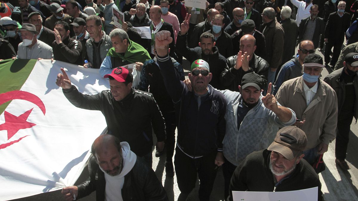 متظاهرون خلال مسيرة في العاصمة الجزائر. 2021/03/19