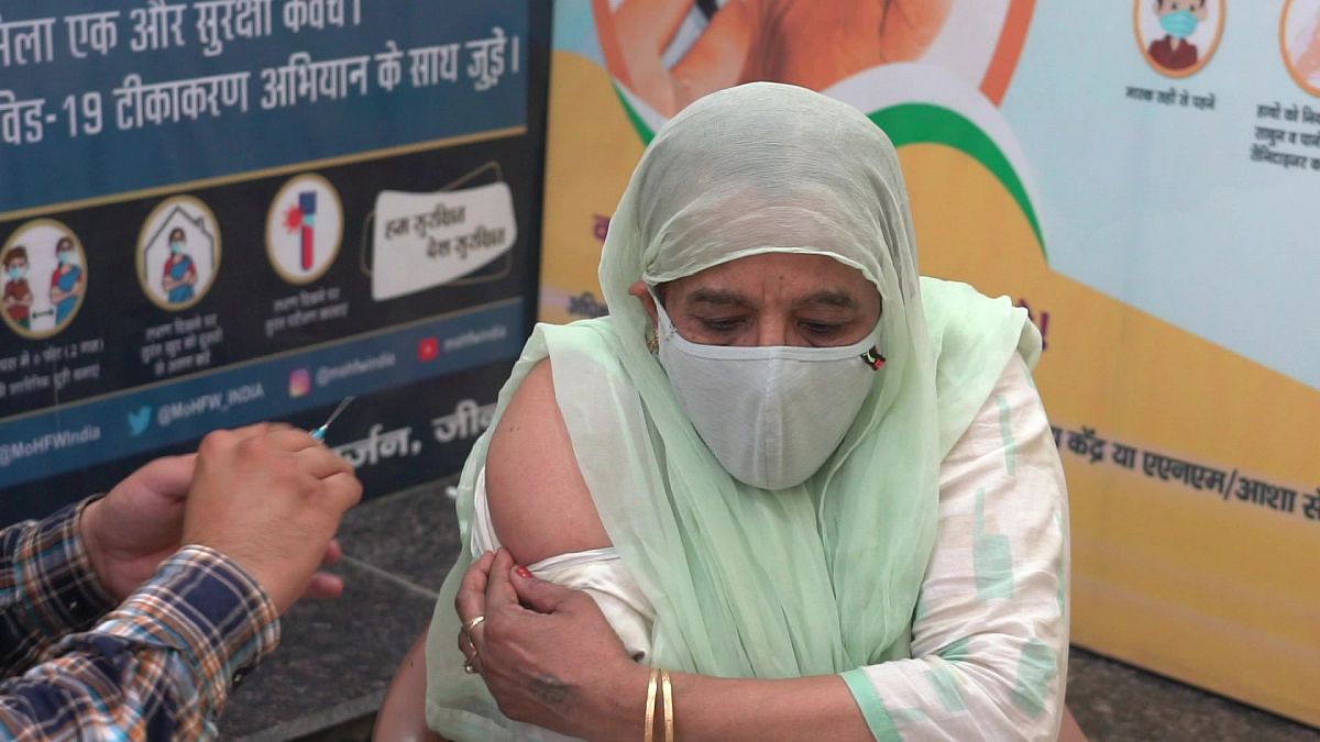 يعيق الخوف من الاختبارات واللقاحات محاربة كوفيد-19 في المناطق الريفية في الهند. 