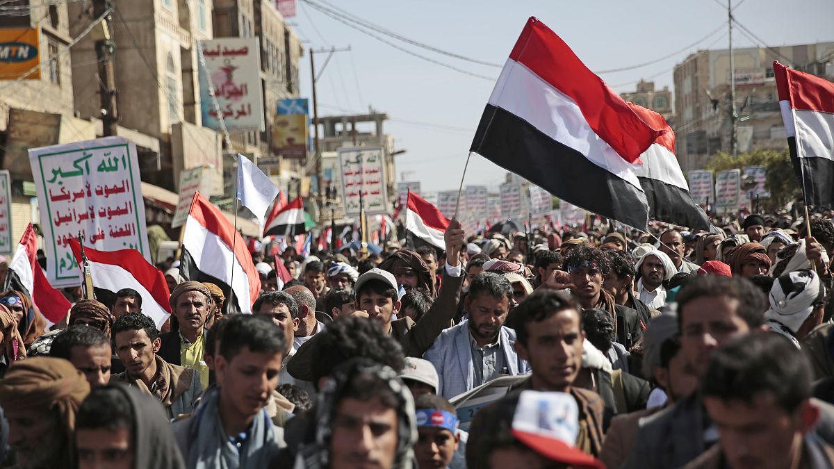 مؤيدو الحوثيين خلال التظاهر في صنعاء. 2021/03/26