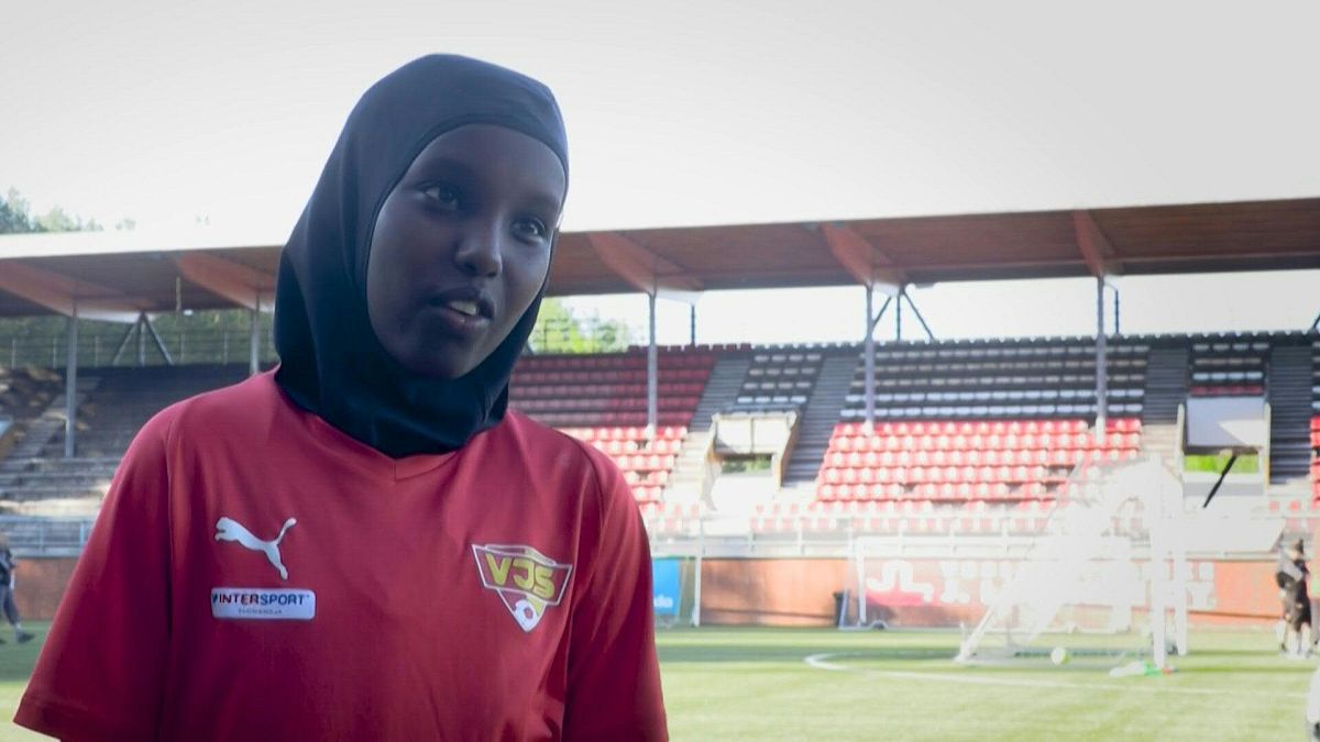 اتحاد كرة القدم الفنلندي يقدم "الحجاب الرياضي" المجاني لأي لاعب يريده، في خطوة تهدف إلى جذب المزيد من اللاعبين إلى هذه الرياضة.
