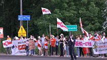 Des manifestants bélarusses près de la frontière en Pologne