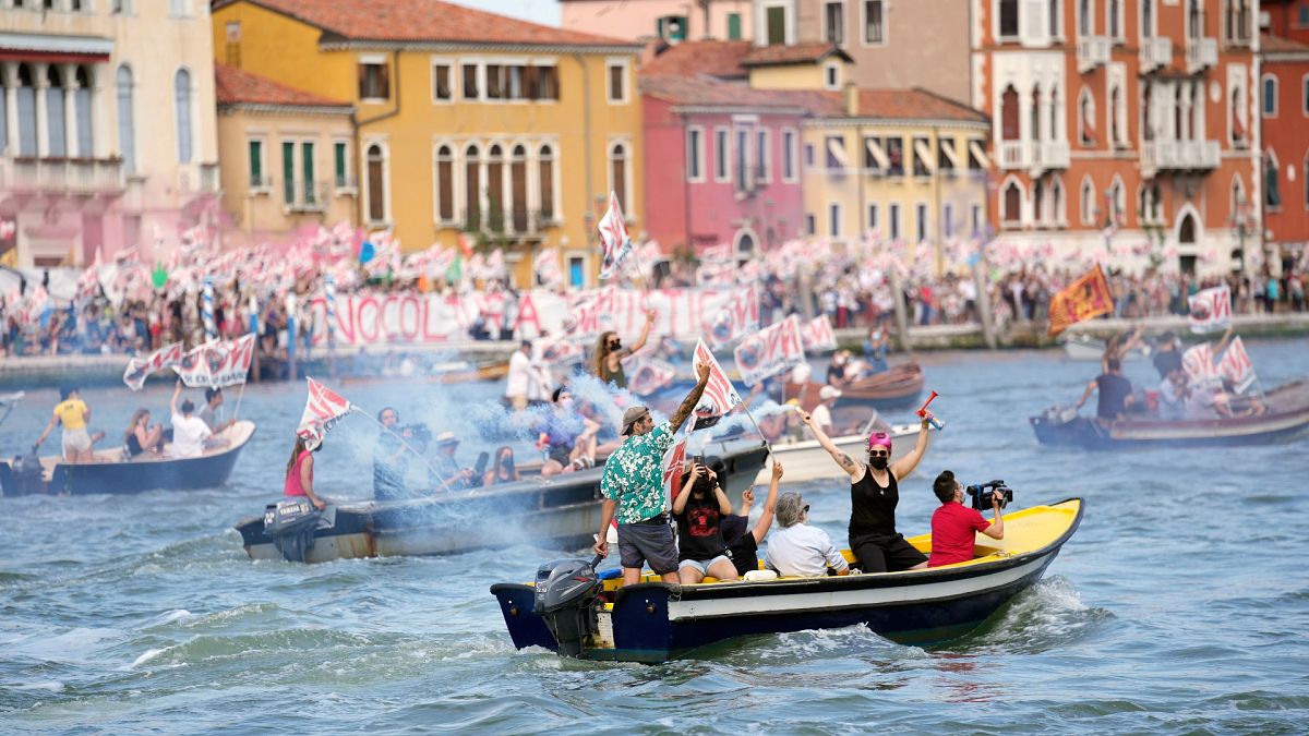 Velencei tiltakozás az óceánjáró luxushajók ellen