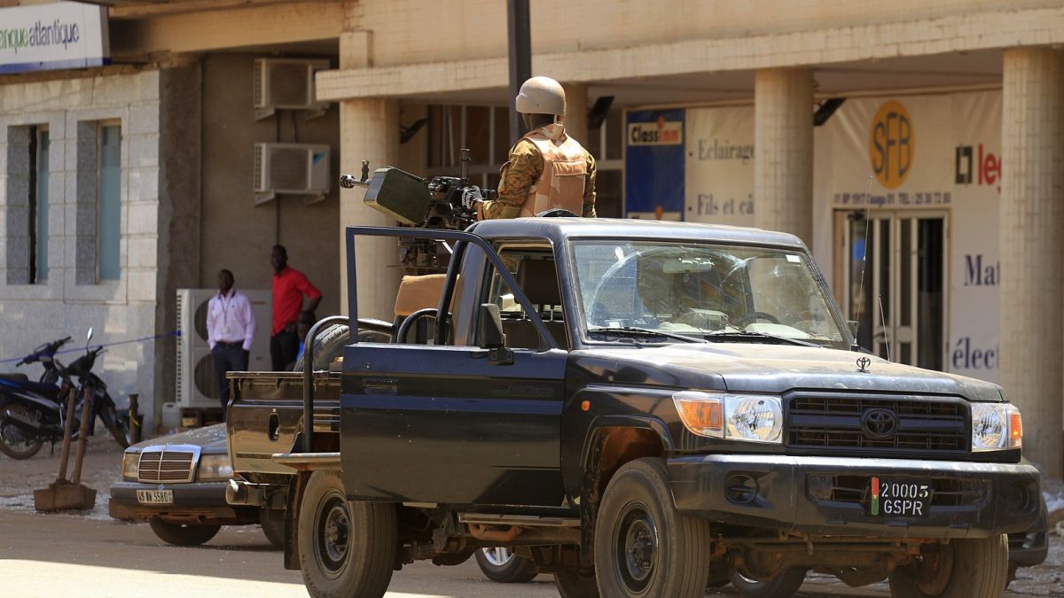 Archív felvétel: a biztonsági szolgálat járőrözik a fővárosban, Ouagadougouban, egy terrortámadás után