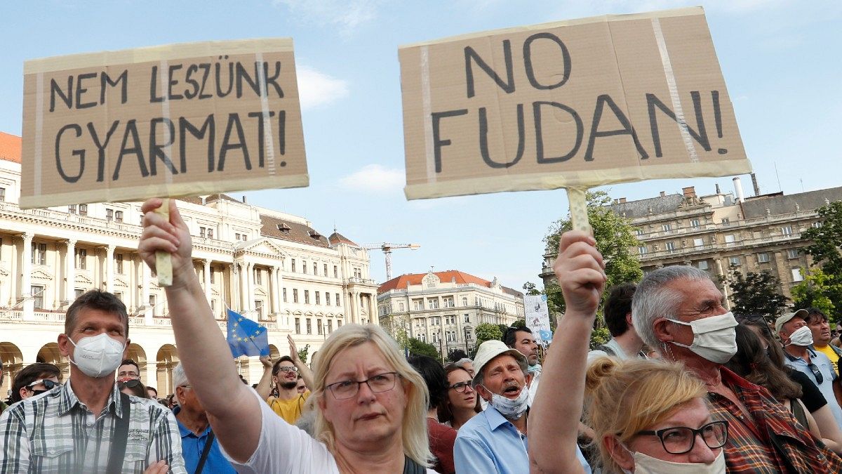 تظاهرات در بوداپست در اعتراض به ساخت پردیس دانشگاه چینی فودان در این شهر