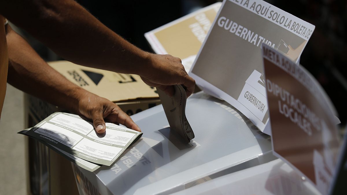Выборы в Мексике: МОРЕНА впереди