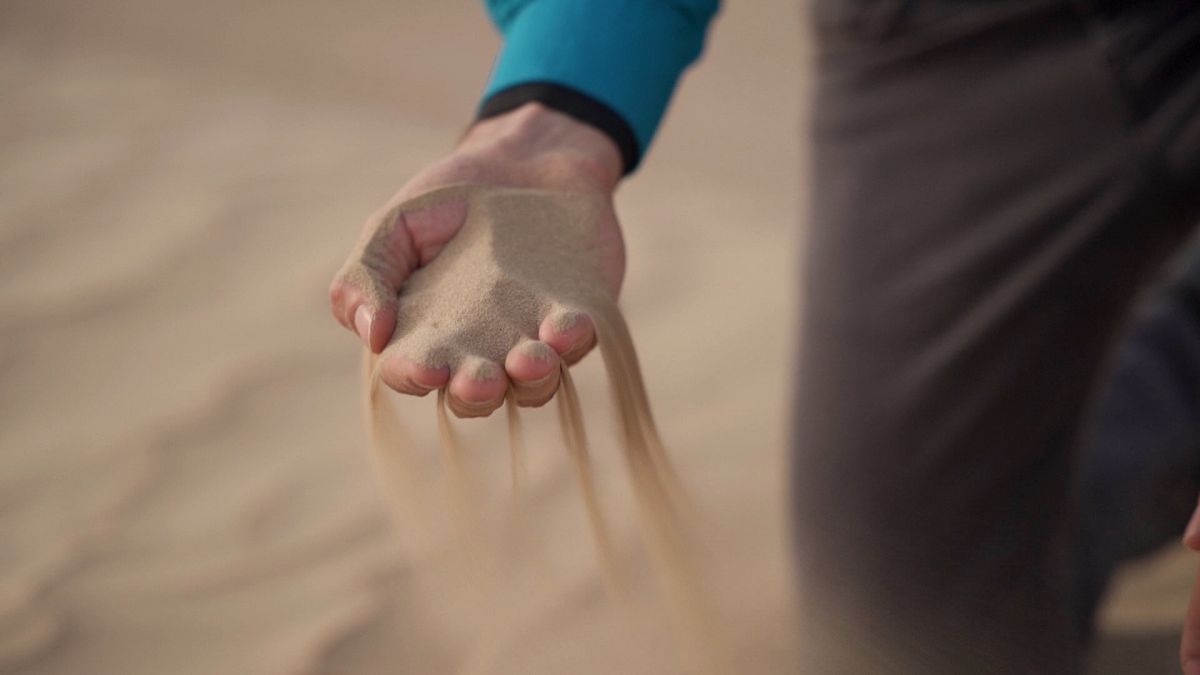 Ντουμπάι: Επιστήμονες μελετούν τα μυστικά της άμμου για τη διατήρηση της ζωής σε Γη και Άρη