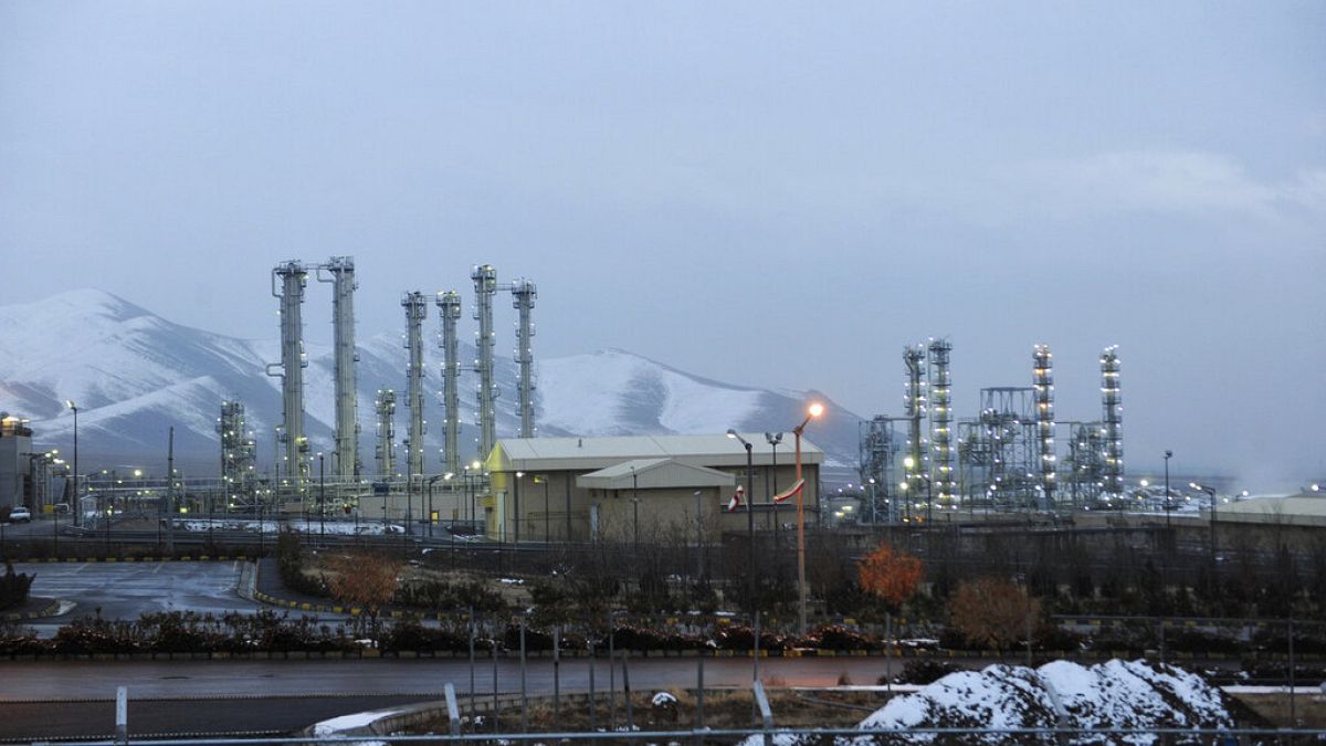 منشأة نووية تعمل بالماء الثقيل بالقرب من بلدة أراك في إيران، 15 يناير 2011