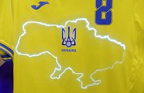زي منتخب أوكرانيا الجديد في بطولة أمم أوروبا 2020 حيث تظهر خريطة لأوكرانيا بما في ذلك شبه جزيرة القرم التي ضمتها روسيا