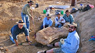 L'équipe de scientifiques sur le site (Cooper Creek) où a lieu la découverte du Australotitan cooperensis, le 22 mai 2007