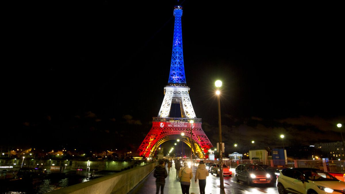 Francia nemzeti színekben az Eiffel-torony