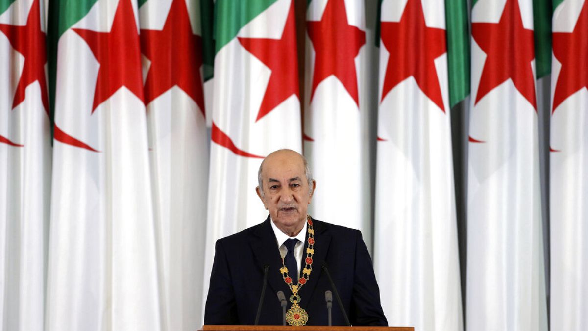 الرئيس الجزائري عبد المجيد تبون يلقي كلمة خلال حفل الافتتاح في القصر الرئاسي في الجزائر العاصمة، يوم الخميس 29 ديسمبر 2019