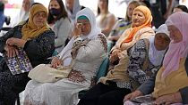 Les mères de Srebrenica devant un écran géant pour la retransmission du verdict du TPI de La Haye., 8 juin 2021