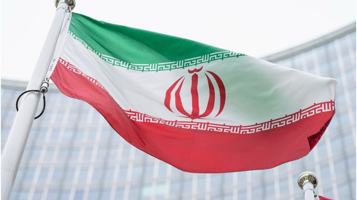 إيران قوة إقليمية كبرى تواجه صعوبات اقتصادية