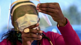 L'Ouganda suspend la vaccination contre la Covid-19